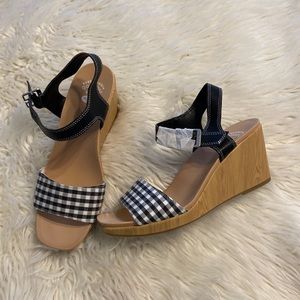 Dr.Schools Sandals size 9.5 brand new please see all photos wedge 3” heel